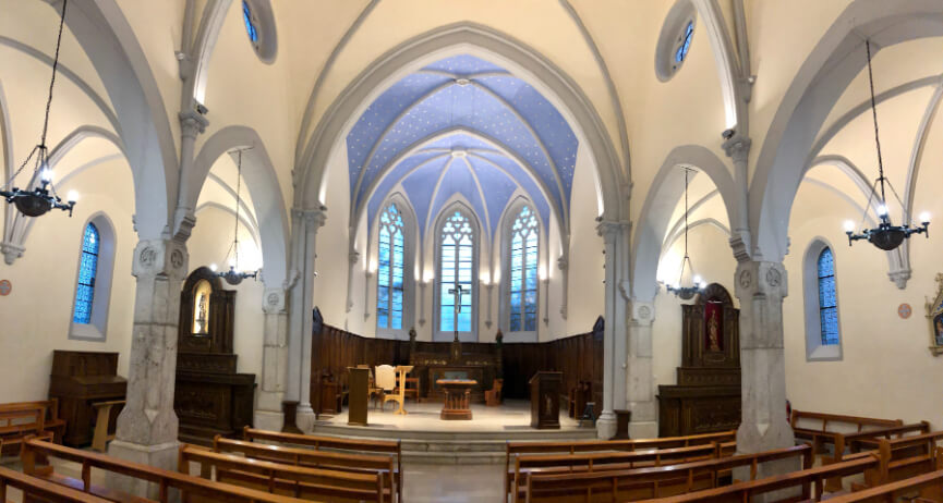intérieur d'une église complétement rénové